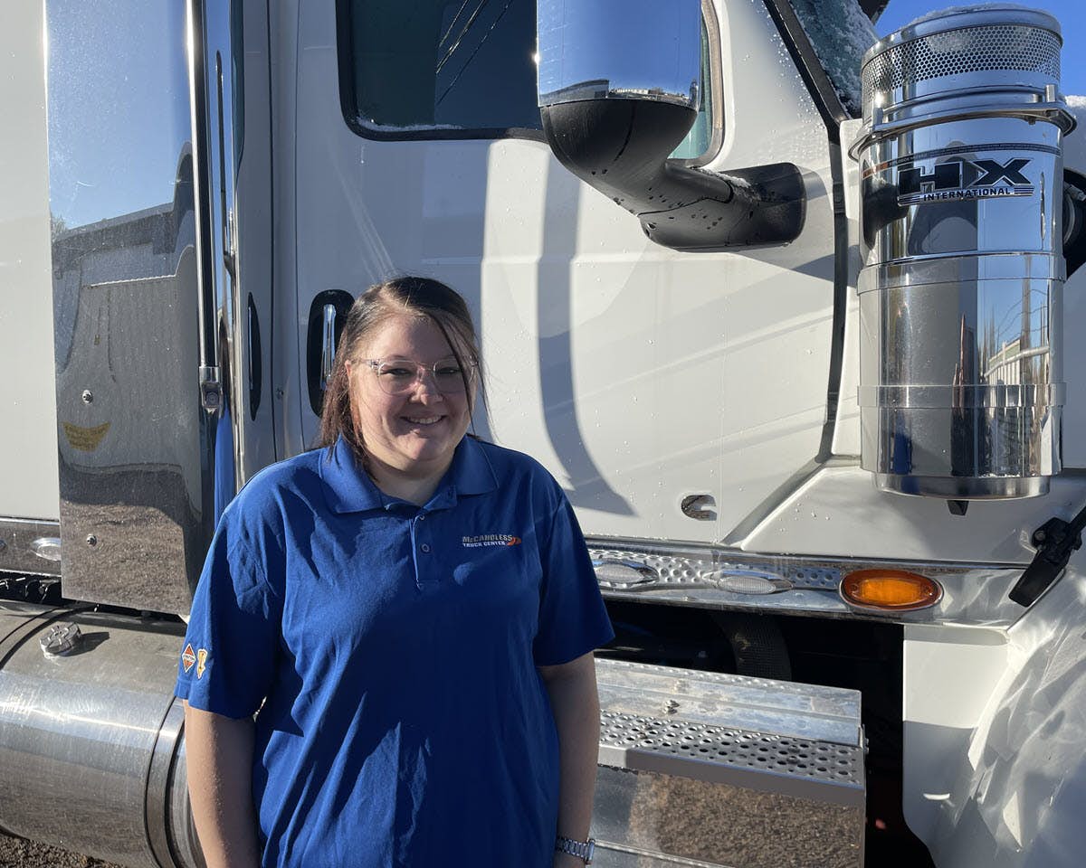 International dealer service advisor